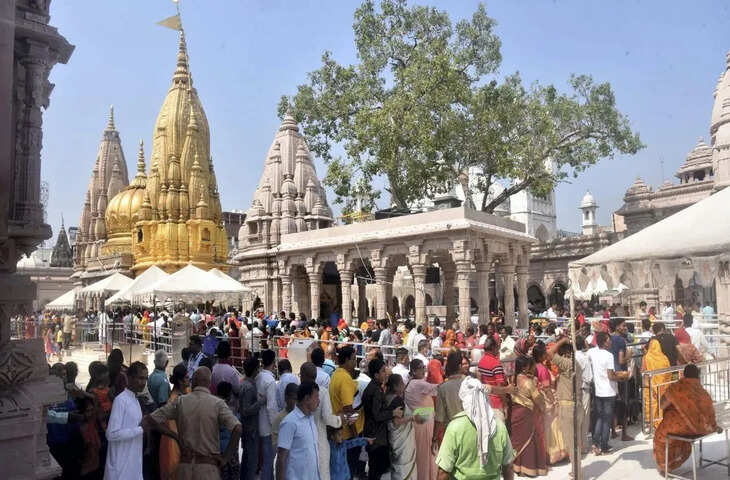 काशी विश्वनाथ मंदिर में स्पर्श दर्शन बंद, नए साल पर 6 लाख लोगों के आने की उम्मीद