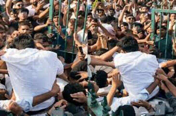 जयपुर में प्रदर्शन के दौरान हंगामा, &lsquo;कॉकरोच जनता पार्टी&rsquo; के संस्थापक अभिजीत दीपके को युवकों ने मारा थप्पड़, वीडियो में देंखे बाद में समर्थकों ने की पिटाई