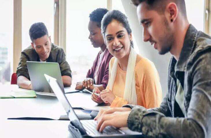 12th Pass Govt Jobs :​​​​​​​ 12वीं पास युवाओं के लिए बेस्ट सरकारी नौकरियां, जानिए योग्यता और पर्क्स की पूरी डिटेल