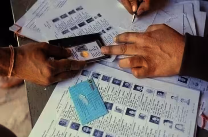 वोटर लिस्ट से क्यों हटे 97 नाम? चुनाव आयोग ने दी सफाई &mdash; 88 के आवेदन जमा, 3 के पास विदेशी पासपोर्ट