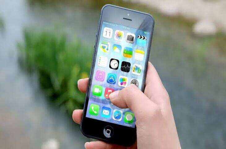 नेटवर्क कम आ रहा है? iPhone के सिग्नल बार्स का सच जानने के लिए मिलाएं यह सीक्रेट कोड