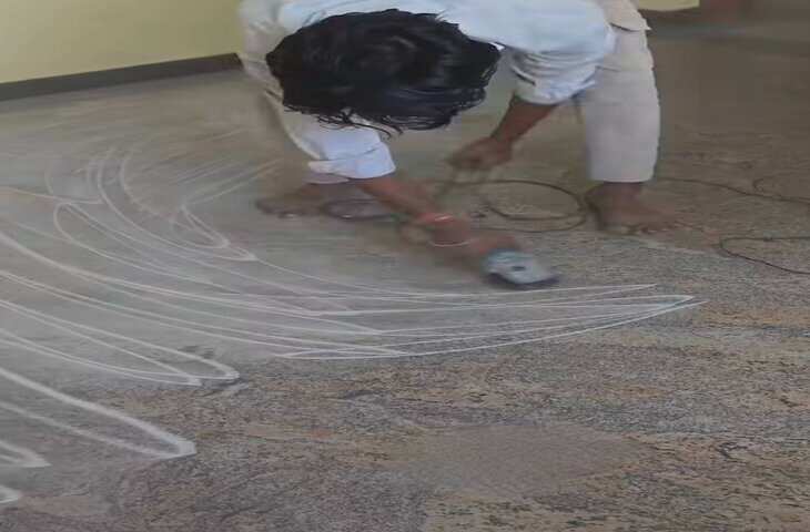 Viral Video: ₹20 हजार के भुगतान को लेकर विवाद, कारीगर ने घर की टाइल्स पर चलाई कटर मशीन
