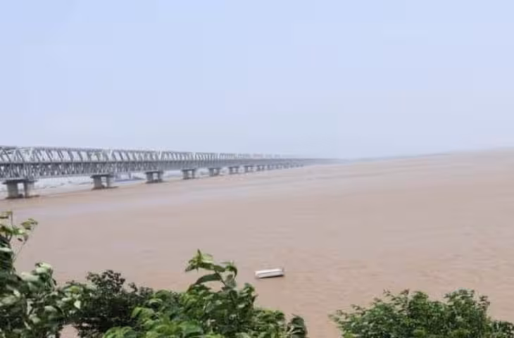पटना में गंगा के जलस्तर में 4 घंटे में 10 सेंटीमीटर की बढ़ोतरी, सभी जिलों में अलर्ट; पटना में गंगा के जलस्तर में 4 घंटे में 10 सेंटीमीटर की बढ़ोतरी, सभी जिलों में अलर्ट; DM-SP को सतर्क रहने के निर्देशDM-SP को सतर्क रहने के निर्देश