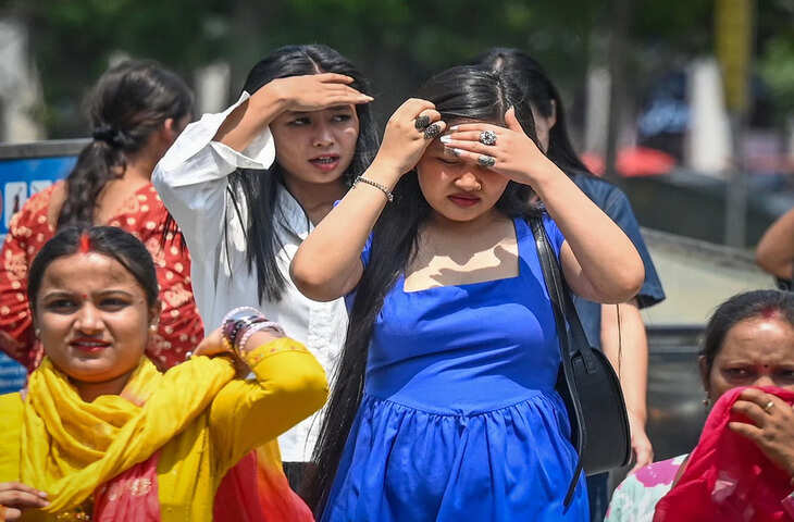 Delhi Weather Update: दिल्ली में फिर बदलेगा मौसम, बारिश से मिलेगी गर्मी से राहत; आज साफ रहेगा आसमान