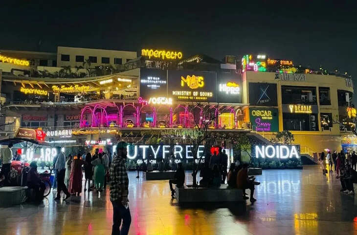 नोएडा के गार्डन गैलेरिया मॉल में फिर चले लात-घूंसे, फरमाइशी गाना नहीं बजा तो DJ वाले को पीटा