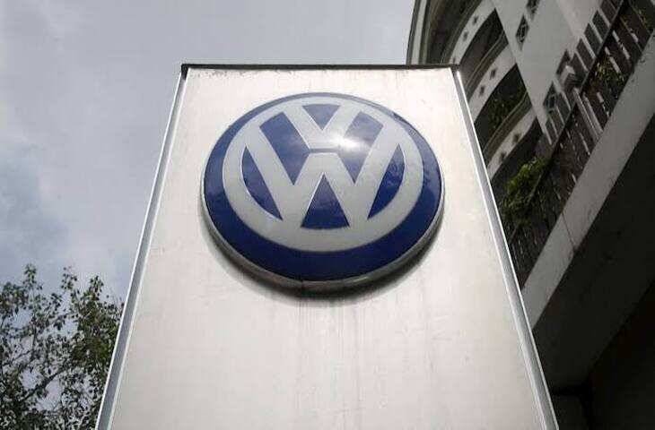 Volkswagen Layoffs: 89 साल में पहली बार इतनी बड़ी छंटनी! 1 लाख कर्मचारियों की नौकरी पर संकट के बादल​​​​​​​