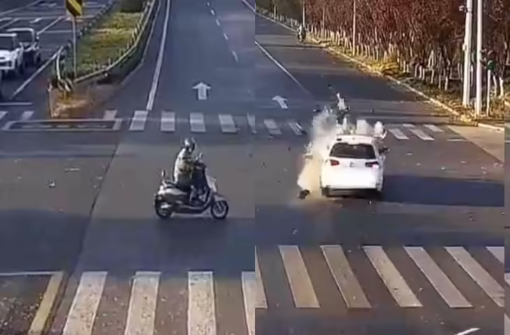 भयंकर हादसा: चौराहे पर तेज रफ्तार कार की टक्कर से छिन्न-भिन्न हहो गया स्कूटर, वीडियो में देखे खौफनाक हादसा&nbsp;
