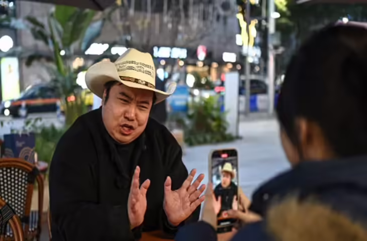 Viral Video: चीन की सड़कों पर दिखा &lsquo;ट्रंप&rsquo;, बिना किसी खौफ के गलियों में घूमता शख्स बना चर्चा का विषय​​​​​​​