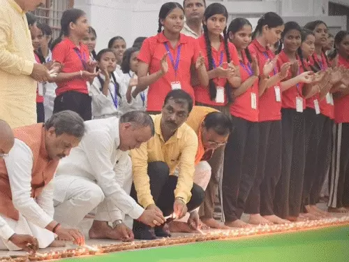 विधायक-सांसदों की होगी समीक्षा, सेवा संकल्प अभियान की रोजाना फोटो मुख्यालय भेजने के निर्देश