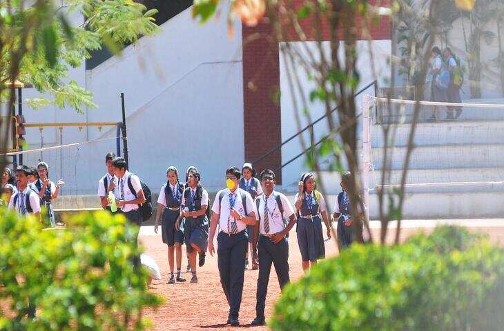 महाराष्ट्र में कक्षा 1-5 के लिए हिंदी अब अनिवार्य तीसरी भाषा होगी क्योंकि NEP 2020 लागू हो गई