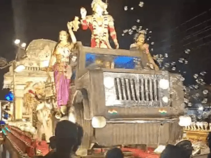 कसरावद में निकला गांगलेश्वर महादेव का भव्य शिवडोला: थार पर श्रीकृष्ण की झांकी और अघोरियों के करतब रहे आकर्षण का केंद्र