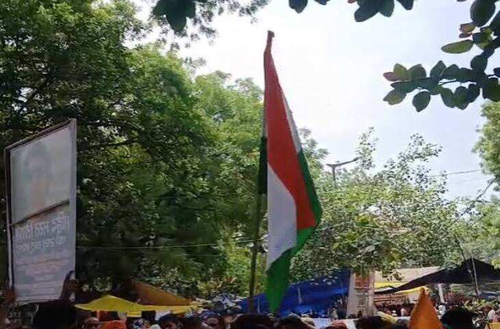 भरत तिवारी एनकाउंटर मामले में जंतर-मंतर पर न्याय अधिकार सभा, &lsquo;हम वतन साथियों&rsquo; गीत के साथ कार्यक्रम की शुरुआत