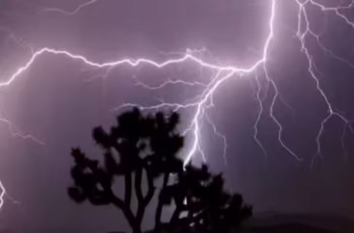 पटना के पास बिजली गिरने से तीन की मौत, चार घायल