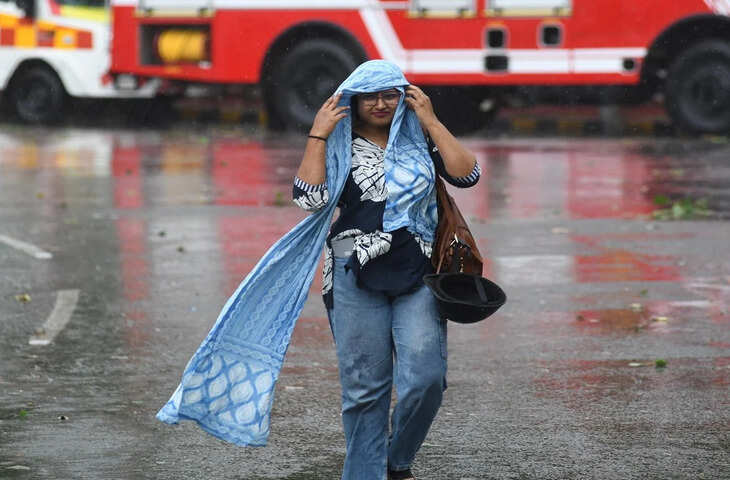 दिल्ली मौसम अपडेट: भीषण गर्मी के बीच अचानक बदला मौसम, तेज हवाओं और बूंदाबांदी से राहत के संकेत