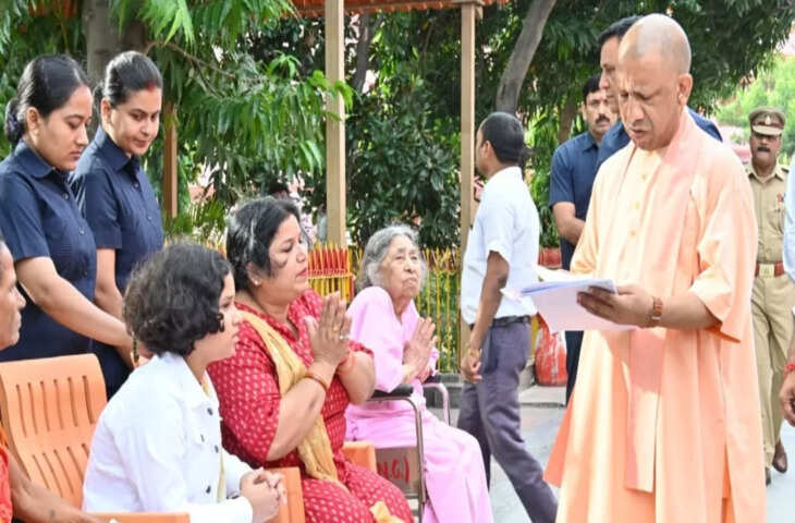मुख्यमंत्री योगी ने जनता दर्शन में सुनीं समस्याएं, अधिकारियों को दिए त्वरित निस्तारण के निर्देश