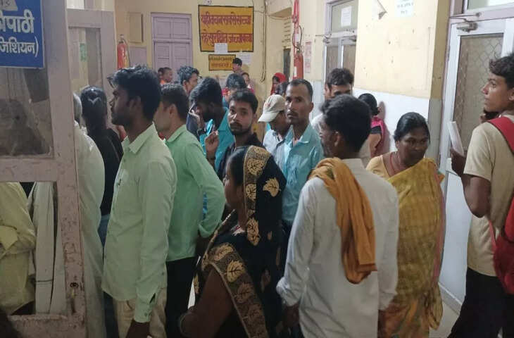 मेरठ में दलित युवती अपहरण कांड ने पकड़ा तूल, फुटेज में जानें 24 घंटे बाद भी सुराग नहीं, शव के अंतिम संस्कार से इनकार