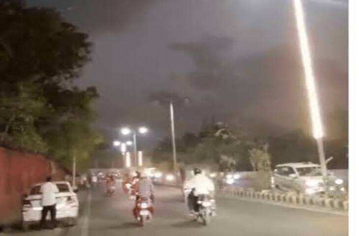 आगरा में बदला मौसम का मिजाज, सुबह से बूंदाबांदी और तेज हवाएं; अगले 48 घंटे भारी बारिश का अलर्ट