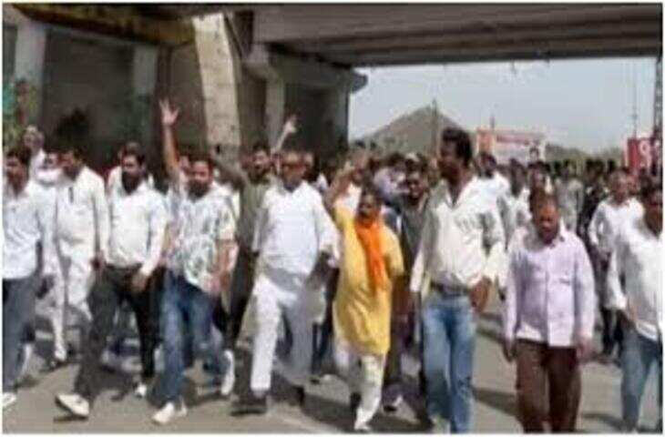 उदयपुर एयरपोर्ट पर उमड़ा जनसैलाब, गुलाब चंद कटारिया के स्वागत में दिखा राजनीतिक जोश