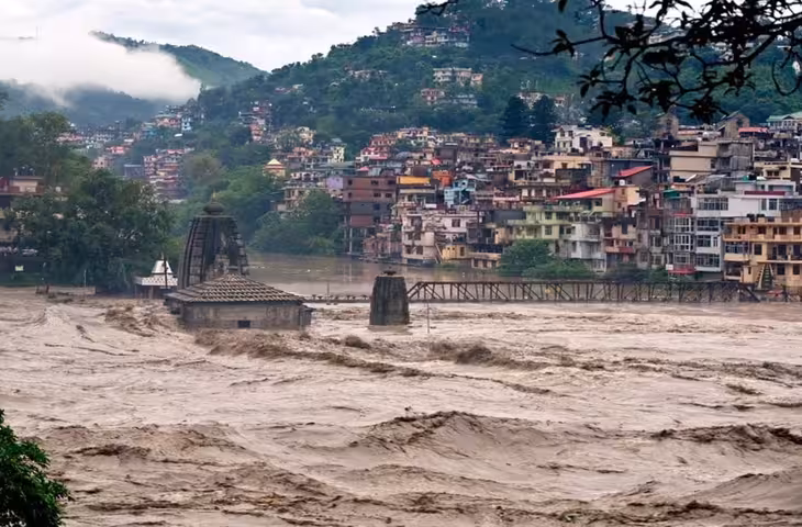 Uttarakhand Weather: उत्तराखंड में मानसून का कहर जारी, देहरादून समेत चार जिलों में भारी बारिश का अलर्ट