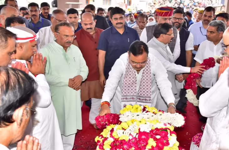 वासुदेव देवनानी की पत्नी की अंतिम विदाई में पहुंचे मुख्यमंत्री, दिवंगत आत्मा के लिए की प्रार्थना