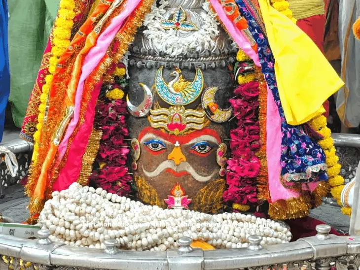 महाकाल मंदिर में तड़के 4 बजे हुई भस्म आरती, पंचामृत अभिषेक से हुआ बाबा महाकाल का पूजन