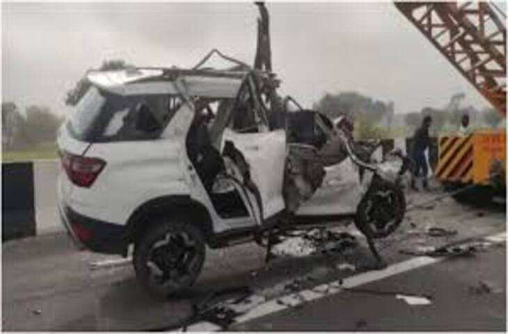 अलवर में दर्दनाक हादसा: दिल्ली-मुंबई एक्सप्रेसवे पर ट्रेलर में घुसी तेज रफ्तार कार, 3 लोगों की मौत
