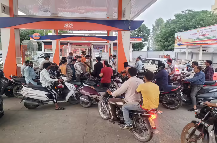 यूपी में ईंधन महंगा: पेट्रोल-डीजल की कीमतों में बढ़ोतरी, कई शहरों में पेट्रोल 100 के पार