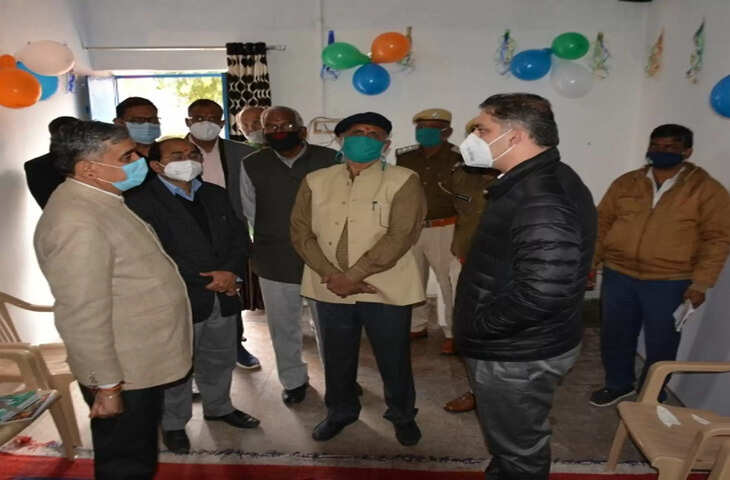 Sikar के कलेक्टर ने किया जेल का निरीक्षण, जेल में बनी पुस्तकालय का उद्घाटन