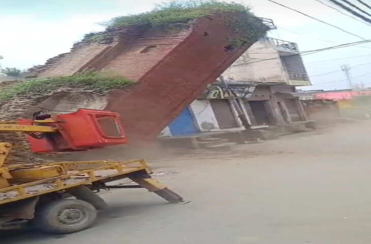  Building Collapse Video: मोबाइल से वीडियो बना रहा था शख्स, कुछ सेकंड में जमींदोज हुआ मकान, देखकर कांप जाएंगे