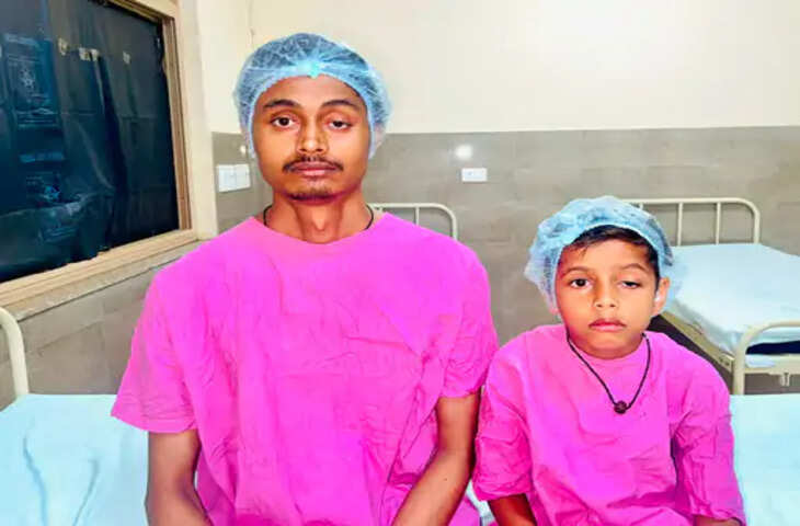 जयपुर RUHS में दुर्लभ सर्जरी: डॉक्टरों ने पिता-पुत्र की बचाई आंखों की रोशनी, झुकी पलकों से ढकी रहती थीं आंखें