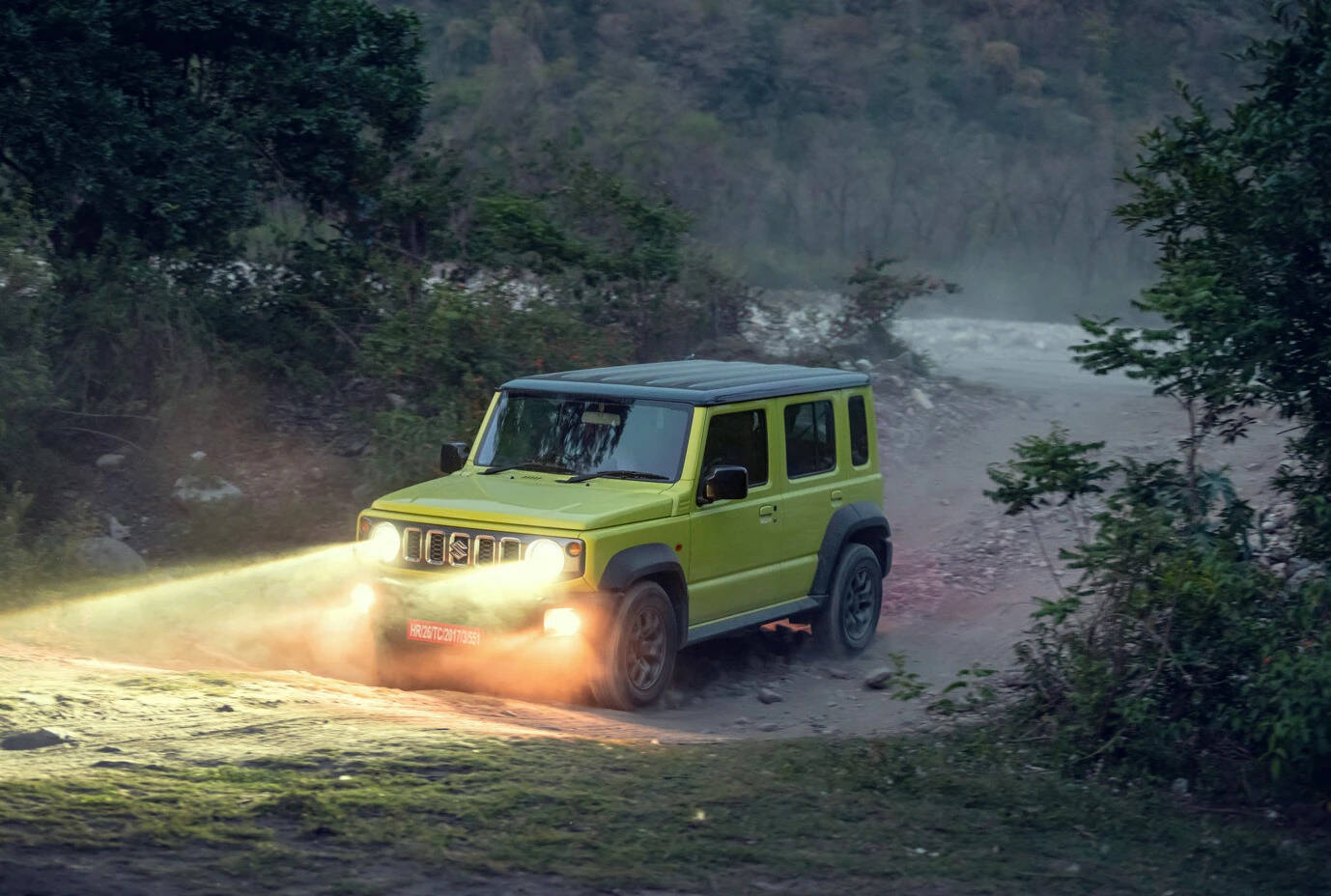 Maruti Jimny Launch: मारुति सुजुकी ने इंडियन मार्केट में अपनी लाइफस्टाइल ऑफ-रोड एसयूवी जिम्नी की कीमत का खुलासा कर दिया है। जिम्नी को जीटा और अल्फा जैसे ट्रिम लेवल के कुल 6 वेरिएंट्स में लॉन्च किया गया है, आईये जाने इसके कीमत से फीचर्स तक सबकुछ 