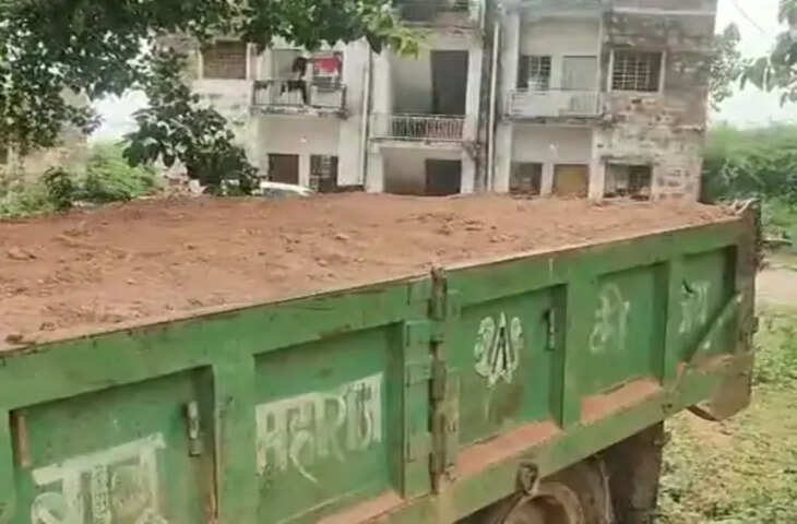धौलपुर पुलिस की बड़ी कार्रवाई: अवैध लाल रेत से भरी 2 ट्रैक्टर-ट्रॉलियां जब्त, 760 ग्राम गांजा के साथ आरोपी गिरफ्तार