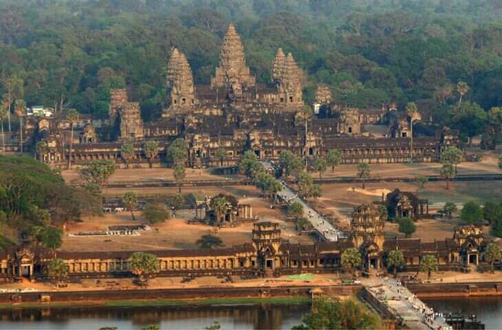 भारत नहीं इस देश में है दुनिया का सबसे बड़ा मंदिर, जहाँ देखने को मिलती है&nbsp;रामायण-महाभारत की झलक&nbsp;