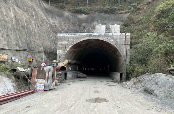 सोलन-कैथलीघाट खंड पर कंडाघाट सुरंग के दोनों छोर मिलते