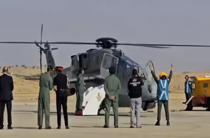 राष्ट्रपति द्रौपदी मुर्मू ने स्वदेशी लाइट कॉम्बैट हेलिकॉप्टर 'प्रचंड' में भरी उड़ान, वीडियो में जाने बनीं देश की पहली राष्ट्रपति