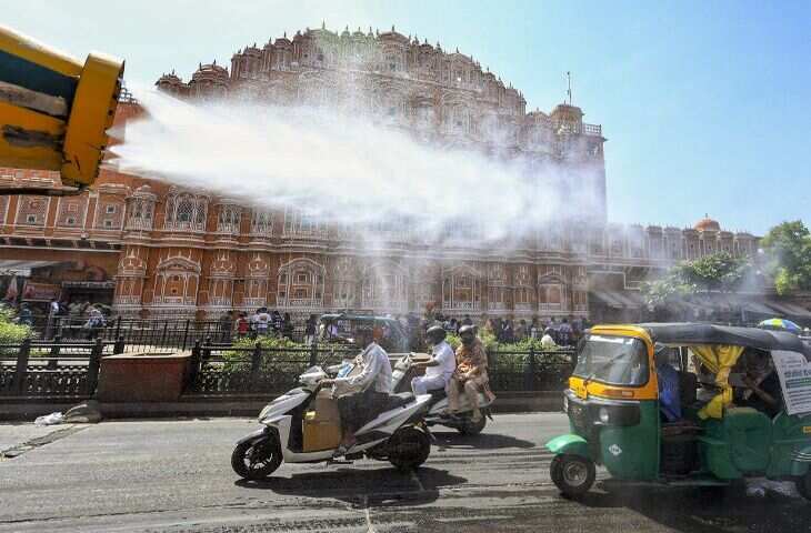 📰 देशभर में भीषण गर्मी का कहर, कई शहरों में पारा 46&deg; तक पहुंचा, वीडियो में देंखे लू और आंधी-बारिश दोनों का अलर्ट जारी