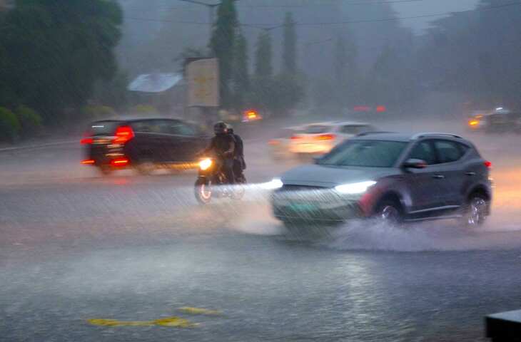 तेज आंधी के साथ Jaipur में भारी बारिश का कहर