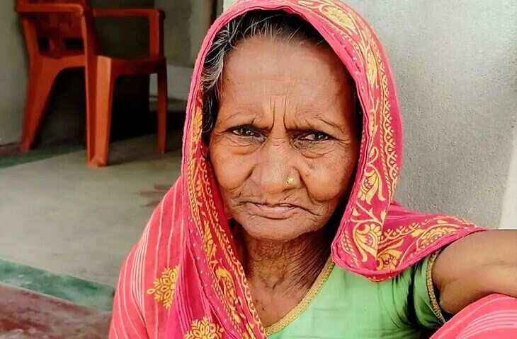 अलवर में हैरान करने वाला मामला, &lsquo;मृत&rsquo; समझी गई 70 वर्षीय महिला में फिर लौटी सांस, वीडियो में देंखे अस्पताल में चल रहा इलाज