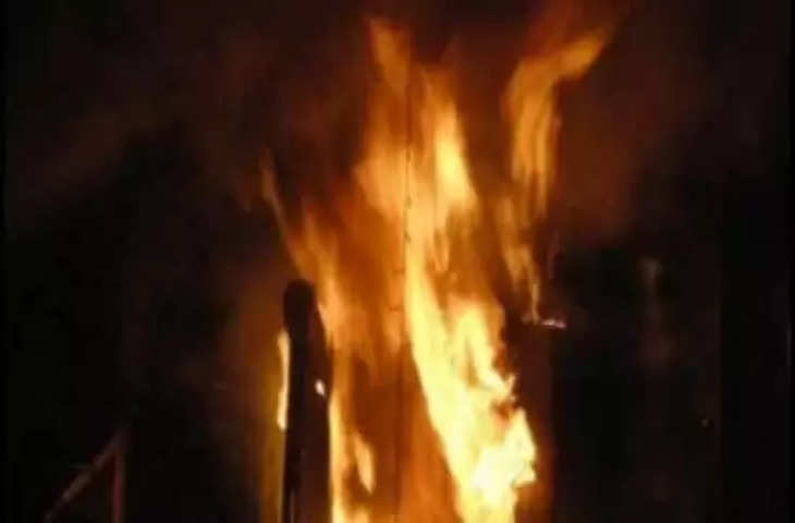 Katihar 3 ने आदमपुर किताब की दुकान में आग लगाई, आग लगने से युवक की मौत