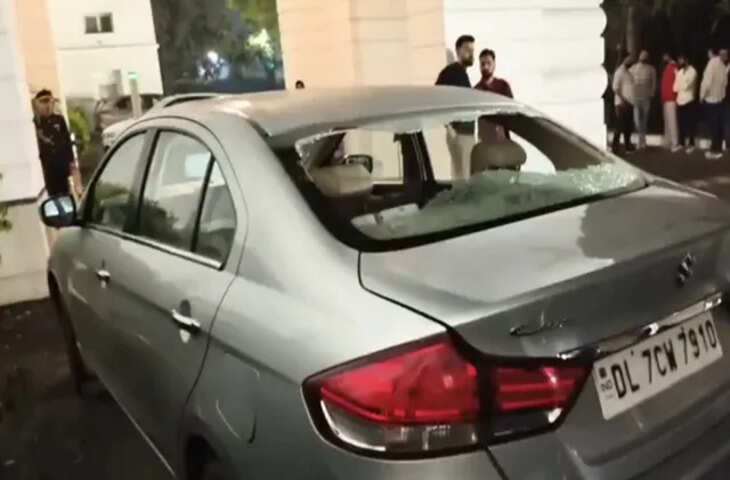 कश्मीरी गेट में कार पर फायरिंग, एक घायल &mdash; पुलिस जांच में जुटी