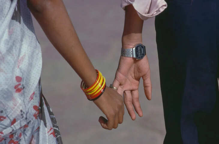 सूरत में टिंडर फ्रॉड: होटल में नशीला पदार्थ देकर युवक से 8.95 लाख के गहने लेकर फरार