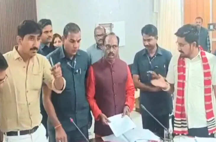 'लड़ना है तो बाहर आ जा', BAP विधायक ने बीजेपी सांसद को धमकाया, राजकुमार रोत और मन्नालाल में जमकर हुई तू-तू, मैं-मैं