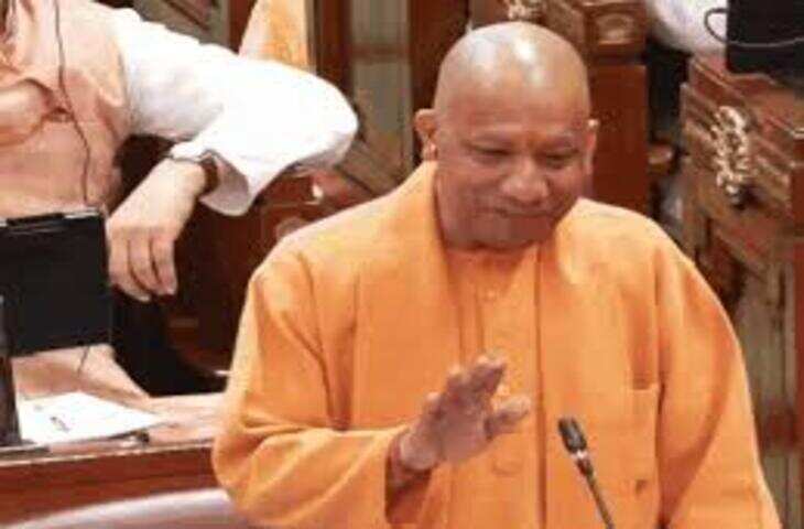 सीएम योगी ने वंदे मातरम् का सम्मान पर उठाया मुद्दा, कहा राष्ट्रगीत का अपमान संविधान की अवहेलना