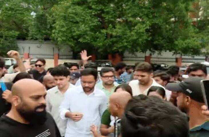 पिता से मारपीट के विरोध में CJP का मार्च, पार्लियामेंट स्ट्रीट थाने तक पहुंचे कार्यकर्ता; वीडियो में जाने आरोपी पर कार्रवाई न होने का आरोप