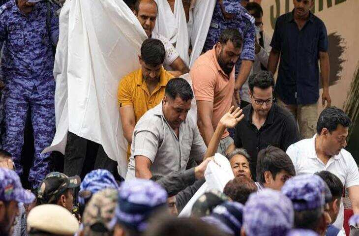 21 दिन की भूख हड़ताल के बाद सोनम वांगचुक अस्पताल में भर्ती, डिहाइड्रेशन की पुष्टि; वीडियो में जाने दवा और ड्रिप लेने से किया इनकार