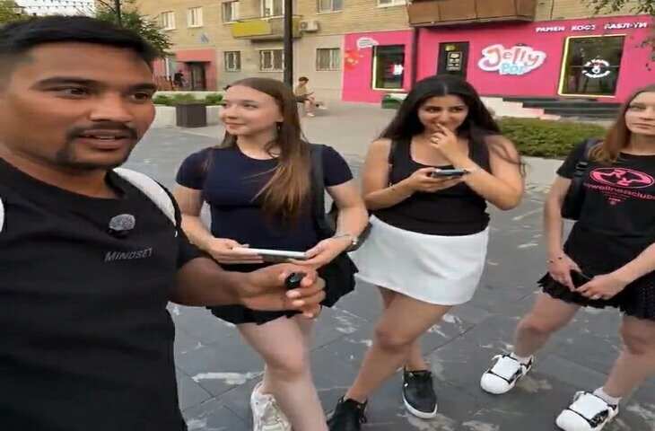 रूस में Nomadic Chandan ने पूछा मोदी जी को जानती हो? वीडियो हुआ वायरल!