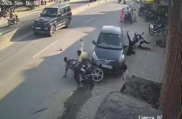 मुरादाबाद में भीषण सड़क हादसा, 12 लोग घायल, CCTV फुटेज वायरल