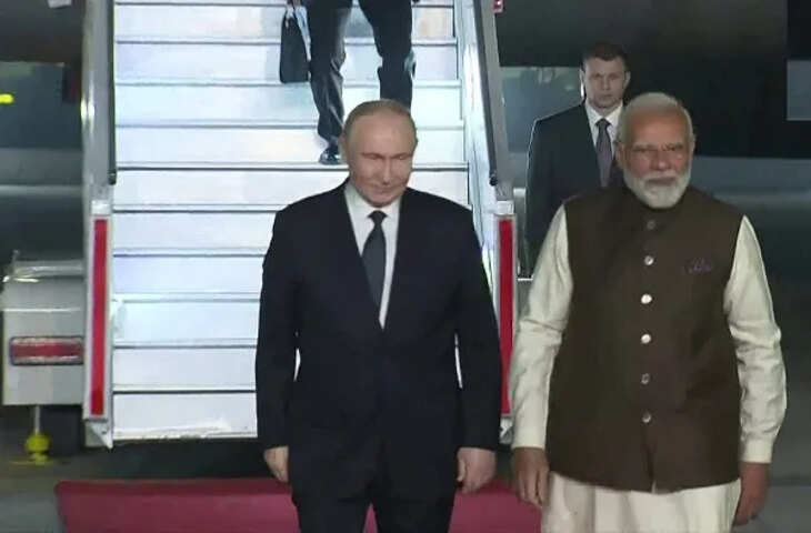 वीडियो में देखें रूसी राष्ट्रपति व्लादिमीर पुतिन भारत पहुंचे, पीएम मोदी ने किया गर्मजोशी से स्वागत