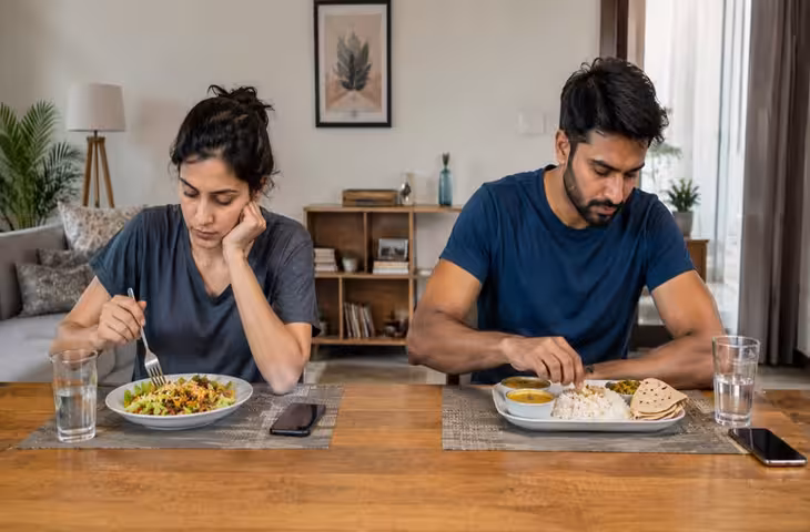 साथ रहते हैं, लेकिन खाते हैं अलग-अलग खाना! क्या है कपल्स का &lsquo;फूड डिवोर्स&rsquo; ट्रेंड?