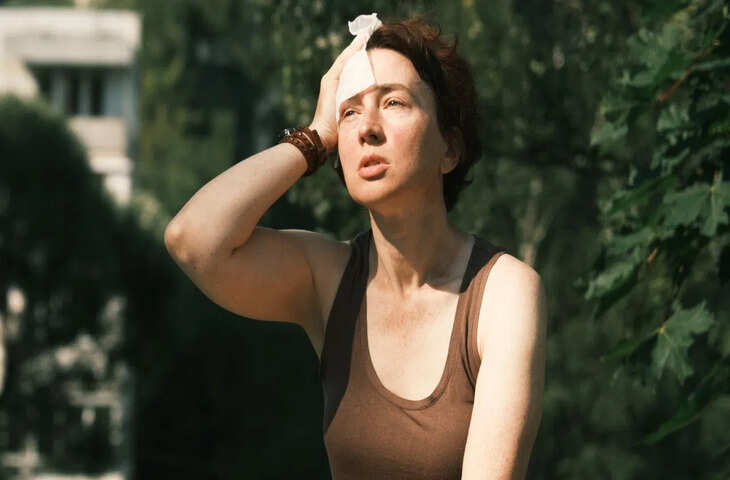गर्मी में सावधान! Heat Stroke से पहले दिखते हैं ये लक्षण, समय रहते पहचानें वरना हो सकता है खतरा